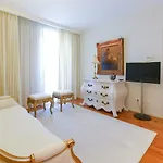 Sundial Gardens & Suites Hotel 4*
