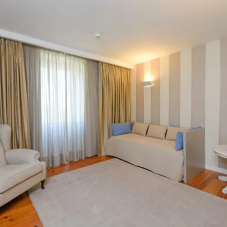 Sundial Gardens & Suites Hotel