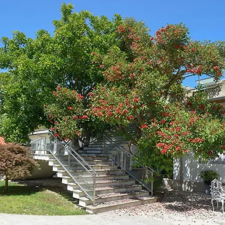 Sundial Gardens & Suites 4* Sandim