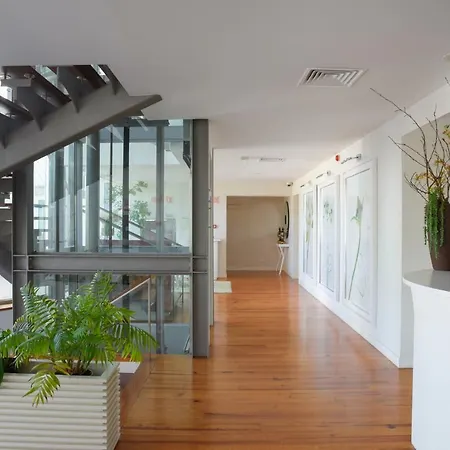 Hotel Sundial Gardens & Suites