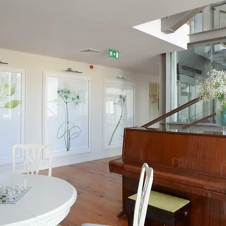 Sundial Gardens & Suites ゲストハウス