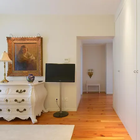 Sundial Gardens & Suites Szálloda 4*