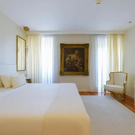 Sundial Gardens & Suites 4*