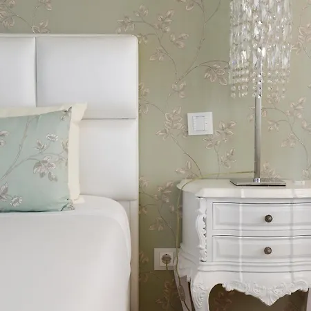 Sundial Gardens & Suites Sandim