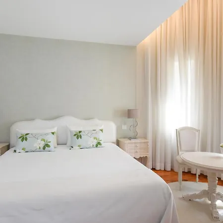 ゲストハウス Sundial Gardens & Suites 4*