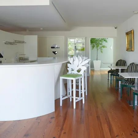 Sundial Gardens & Suites Szálloda