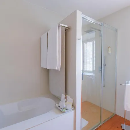 Sundial Gardens & Suites Szálloda 4*