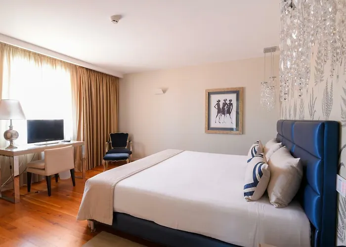 Sundial Gardens & Suites Sandim