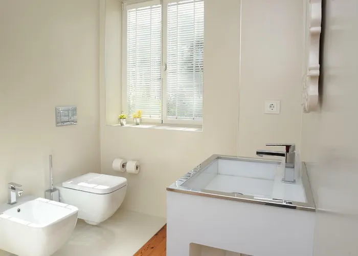 Sundial Gardens & Suites Hotel