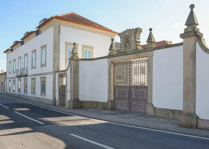 Hotel Sundial Gardens & Suites