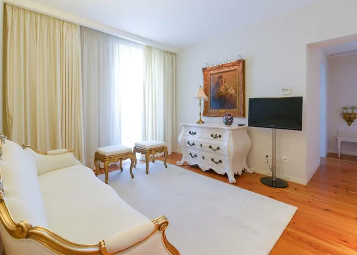 Sundial Gardens & Suites Hotel 4*