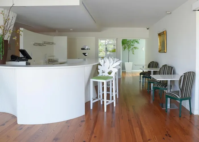 Sundial Gardens & Suites Hotel